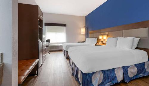 Queen Room with Two Queen Beds - Non-Smoking