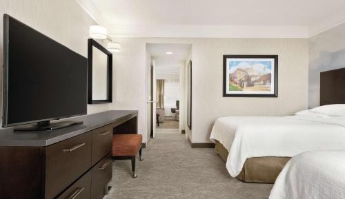 One-Bedroom Suite with Two Double Beds - Hearing Access/Non-Smoking