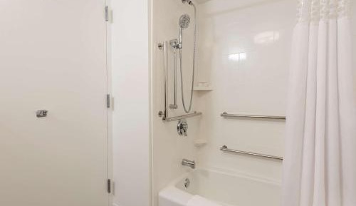 Double Room with Bath Tub - Mobility Access/Non-Smoking
