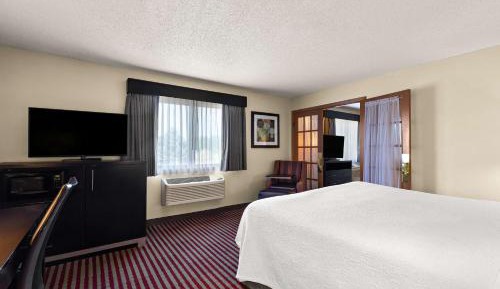 King Suite with Whirlpool - Non-Smoking