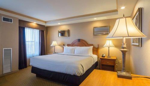 Deluxe King Room - Non-Smoking