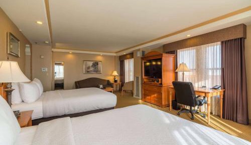 Deluxe Queen Room with Two Queen Beds - Non-Smoking