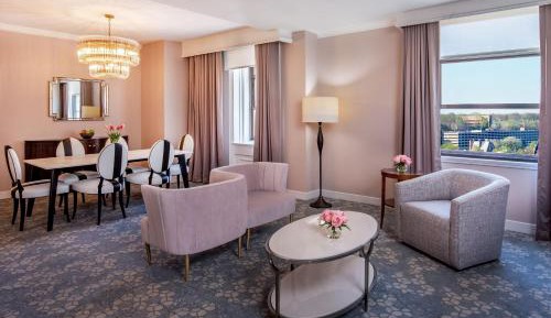 One-Bedroom Bridal King Suite