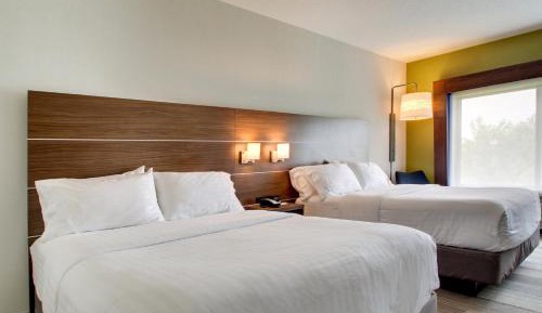Standard Room with Two Queen Beds - Communications Accessible Tub
