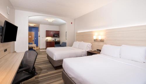Standard Room with Two Queen Beds