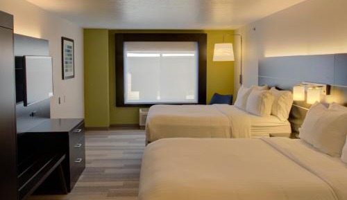 Standard Queen Room with Two Queen Beds