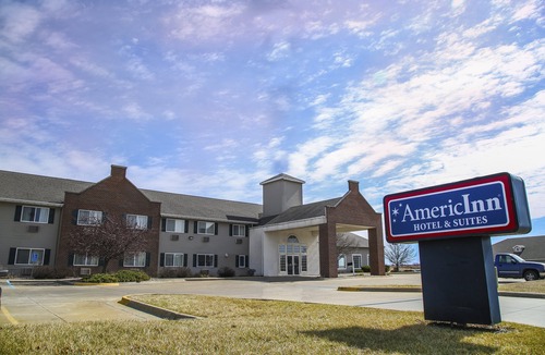 Pella Hotel | AmericInn by Wyndham Pella