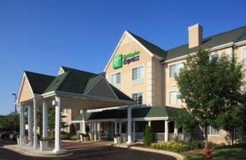 Riverwoods Hotel | Holiday Inn Express Hotel & Suites Chicago-Deerfield/Lincoln, an Ihg Hotel