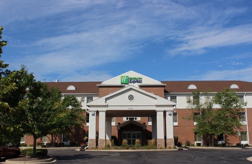 Algonquin Hotel | Holiday Inn Express Hotel & Suites Chicago-Algonquin, an Ihg Hotel