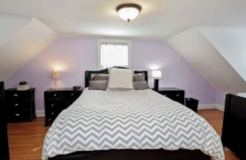 St. Charles House | Historic home steps from downtown St. Charles & Pet Friendly!