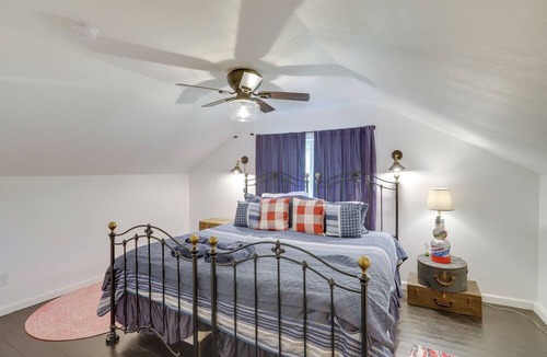 South Haven Cottage | South Haven Farmhouse w/Fire Pit, 4 Mi to Beach!