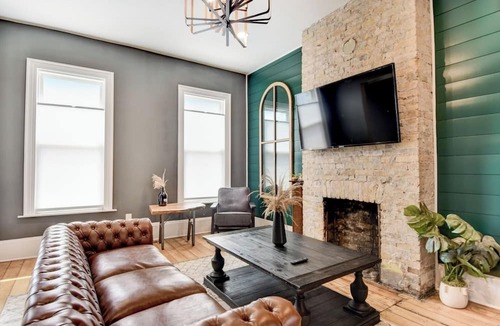 Fifth Ward Cottage | Large Milwaukee Home 4BR Fast Wifi