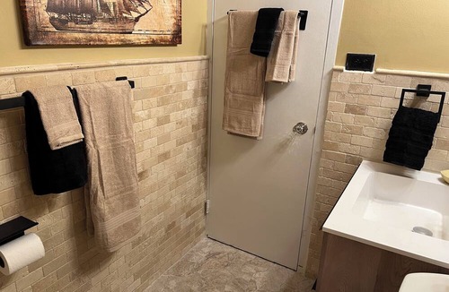 Lincoln Park Condo | Luxury Gold Coast furnished one bedroom located just steps to Lake Michigan!
