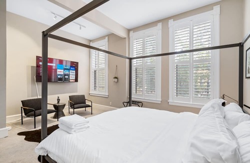 Lincoln Park House | Luxe SFH in the Heart of Old Town