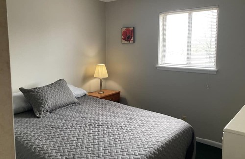Peoria Condo | 2 bedroom condo in secure building with pool.
