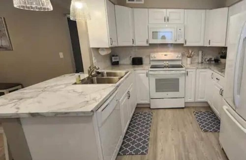 Council Bluffs House | Quiet country setting in town.
