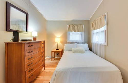 Paddock Lake Cottage | Salem Vacation Home w/Dock: Steps to Paddock Lake