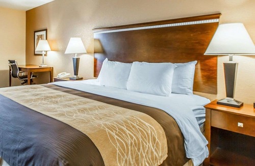 Mount Pleasant Hotel | Quality Inn & Suites Mount Pleasant