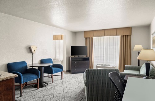 New Buffalo Hotel | Holiday Inn Express & Suites New Buffalo by IHG