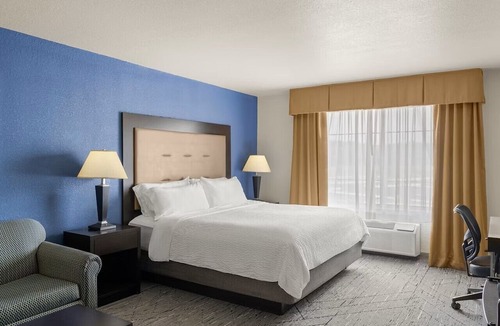New Buffalo Hotel | Holiday Inn Express & Suites New Buffalo by IHG