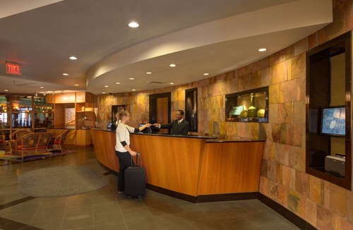 Wauwatosa Hotel | Radisson Hotel Milwaukee West