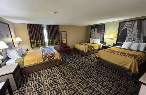 McLean Hotel | Super 8 by Wyndham McLean/Bloomington SW