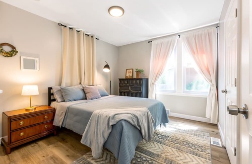 Mount Clemens Apartment | Modern, Rustic[3BR/1.5BA]Townhome in Mt. Clemens