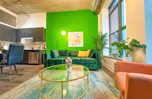 Near South Side Apartment | Stylish 2BR South Loop Family Unit Near McCormick Place & Soldier Field