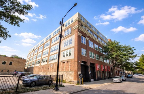 Near South Side Apartment | McCormick Oasis with Balcony, Patio and Gym Near Soldier Field & Museum Campus
