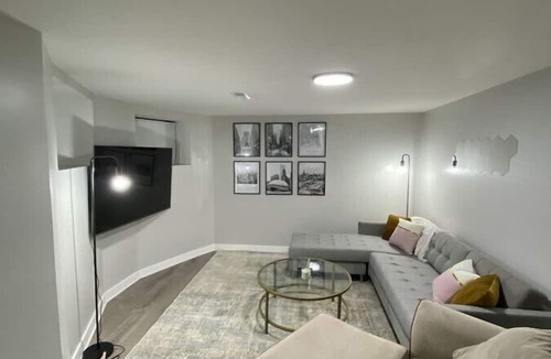 Bronzeville Apartment | Stylish Urban Retreat 3 Bedroom Newly Remodeled