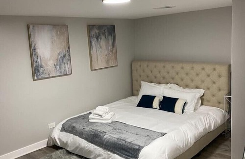 Bronzeville Apartment | Stylish Urban Retreat 3 Bedroom Newly Remodeled