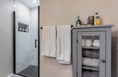 Lincoln Park Condo | Spacious 3BRCondo near Wrigley/Dtwn +FreeParking