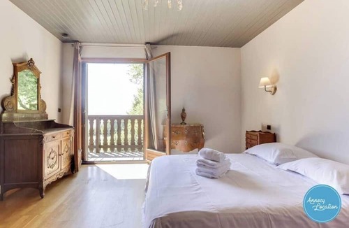 Talloires-Montmin Apartment | Bergerie – Loft Apartment with Panoramic Lake & Mountain Views