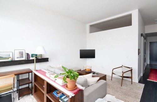 Milwaukee Apartment | Modern Luxury 1BR Apt with Rooftop, Gym, and Parking