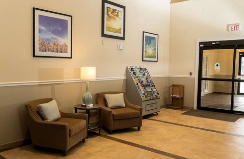 Stevensville Hotel | Lake Michigan Escape: Queen Suite & Gym