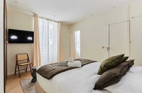 Madeleine Apartment | Sublime Suite Saint Honoré, Elysée Palace