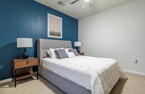 Milwaukee Apartment | Landing | Amazing 1BD, Gym, Courtyard