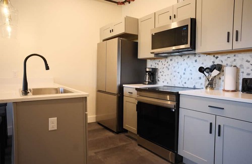 Indian River Condo | New 2BR River Condo w/Balcony