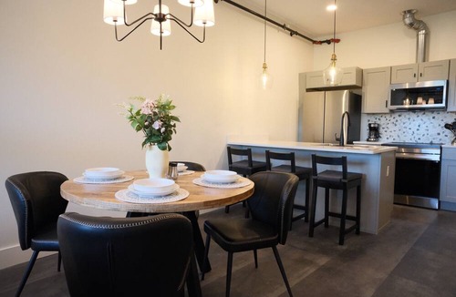 Indian River Condo | New 2BR River Condo w/Balcony