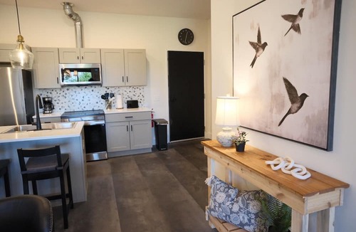 Indian River Condo | New 2BR River Condo w/Balcony