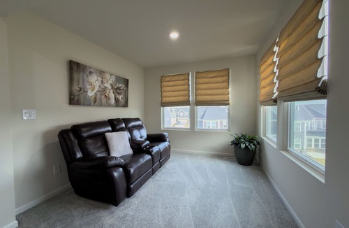 Milford Condo | LUXURY Comfy Condo in Charming Milford