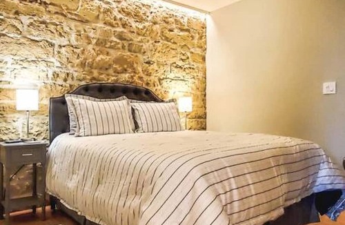 Downtown Apartment | Hideaway on High Downtown Mineral Point