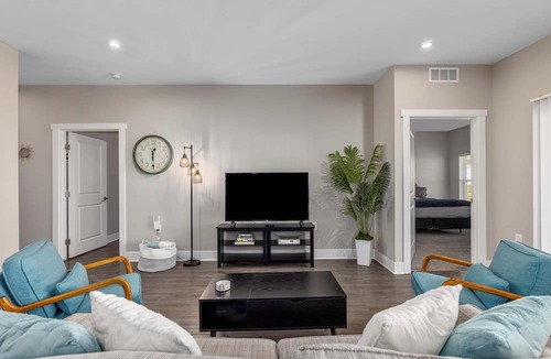 Grandville Condo | Modern 2BR + 2BA Condo with Garage & Patio