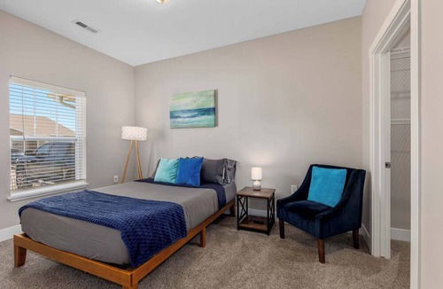 Grandville Condo | Modern 2BR + 2BA Condo with Garage & Patio