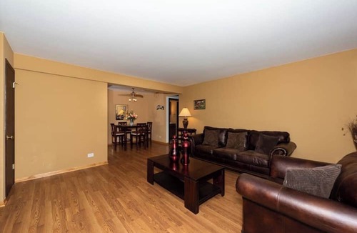 O'Hare Apartment | Mins from O'Hare Safe Location Private Parking