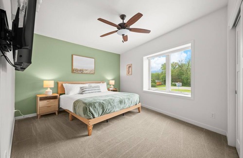 Bridgman Hotel | 1 BR King Suite - Freshwater Inn - Bridgman, MI