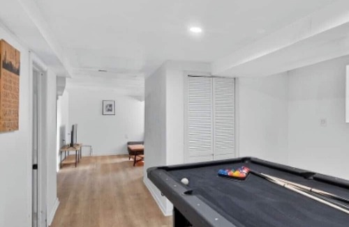 Greater Grand Crossing House | 3-bedroom bungalow in just 15 min south of Chicago Downtown, and Obama Center