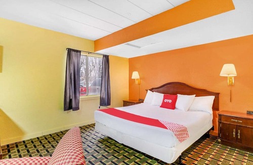Peoria Apartment | Peoria IL | King Bed