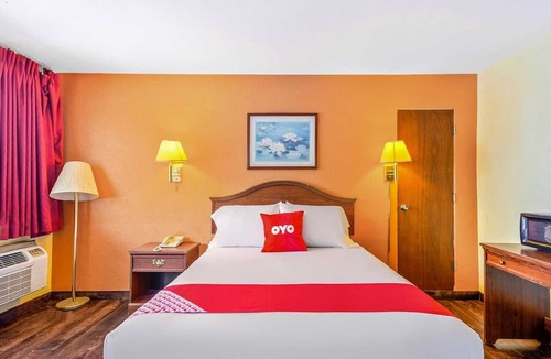 Peoria Apartment | Peoria IL | King Bed