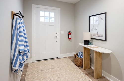 Douglas Condo | Luxurious Condo on Kalamazoo Lake